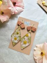 Load image into Gallery viewer, Mother's Day Collection-large diamomd drop daisy