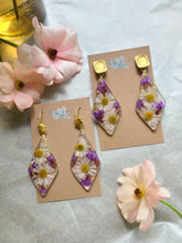 Load image into Gallery viewer, Mother's Day Collection-large diamomd daisy drop with purple stastice