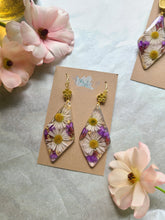 Load image into Gallery viewer, Mother's Day Collection-large diamomd daisy drop with purple stastice