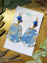 Load image into Gallery viewer, Summer Collection- bell drop hydrangea with vintage glass bead