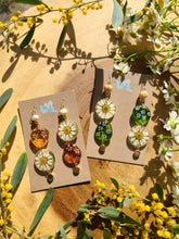 Load image into Gallery viewer, Spring Butterfly Collection- mismatch Daisies with painted resin