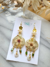 Load image into Gallery viewer, Spring Collection-white tea tree blossom, Vintage Glass beads