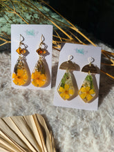Load image into Gallery viewer, Orange, yellow Marigold earrings