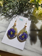 Load image into Gallery viewer, Garden viola earrings