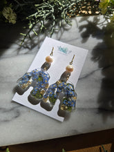 Load image into Gallery viewer, Arch flower earrings