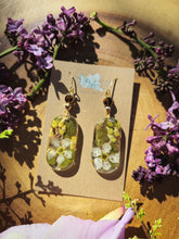 Load image into Gallery viewer, Little white blossom earrings