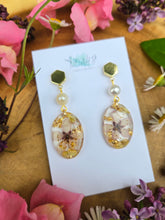 Load image into Gallery viewer, Pink blossom earring on golden posts