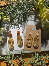 Load image into Gallery viewer, Little white blossom earrings