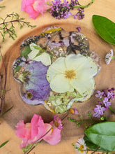 Load image into Gallery viewer, Spring purple flower Coaster, real pressed flower in resin, FDA food safe resin