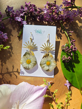 Load image into Gallery viewer, Little Daisy Earrings