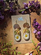 Load image into Gallery viewer, Little Daisy earrings