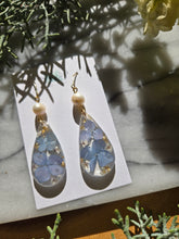 Load image into Gallery viewer, Hydrangea Earrings
