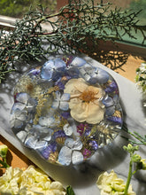 Load image into Gallery viewer, Bubble Edged Spring Flower Tray, 5 inches