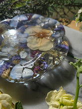 Load image into Gallery viewer, Bubble Edged Spring Flower Tray, 5 inches