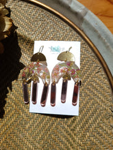 Load image into Gallery viewer, Fall Collection- Blush Yarrow chandelier arch, pink mirror acetate with brass bezel