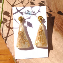 Load image into Gallery viewer, Golden wheat earrings, real pressed flower in resin, little daisy stainless steel post
