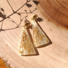Load image into Gallery viewer, Golden wheat earrings, real pressed flower in resin, little daisy stainless steel post