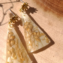 Load image into Gallery viewer, Golden wheat earrings, real pressed flower in resin, little daisy stainless steel post
