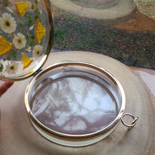 Load image into Gallery viewer, Round Garden Flowers Clutch, resin clutch, removable golden crossbody chain, 7 inches in diameter