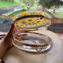 Load image into Gallery viewer, Round Boston Daisy Clutch, resin clutch, removable golden crossbody chain, 7 inches in diameter