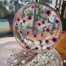 Load image into Gallery viewer, Round Tea Tree Blossom Clutch, resin clutch, removable golden crossbody chain, 7 inches in diameter