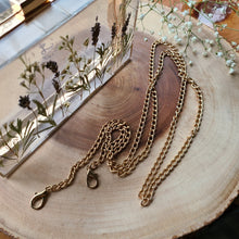 Load image into Gallery viewer, Round Blossom Clutch, resin clutch, removable golden crossbody chain, 7 inches in diameter