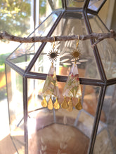 Load image into Gallery viewer, Spring collection-dusty pink blossom, real pressed flower in resin, hammered brass, geometric earring