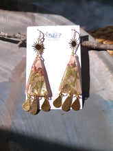 Load image into Gallery viewer, Spring collection-dusty pink blossom, real pressed flower in resin, hammered brass, geometric earring