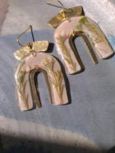 Load image into Gallery viewer, Spring collection-dusty pink blossom arch, real pressed flower in resin, hammered brass
