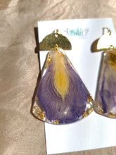 Load image into Gallery viewer, Iris Petal Dangles, real pressed flower in resin, hammered brass