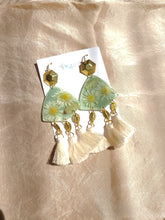 Load image into Gallery viewer, Spring collection- Daisy dangle , real pressed flower in resin, cream tassel