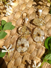 Load image into Gallery viewer, Blossom pebbles with fresh water pearl