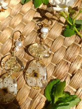 Load image into Gallery viewer, Blossom pebbles with fresh water pearl