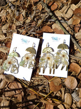 Load image into Gallery viewer, Brass blossom arch with tassel, bohemian arch, lucite earring