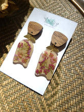 Load image into Gallery viewer, Fall Collection-Blush Yarrow garden , Cherry wood stud top with stainless steel post