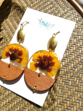 Load image into Gallery viewer, Fall Collection- Coreopsis sunset, wooden half circle