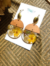 Load image into Gallery viewer, Fall Collection- Little yellow daisy garden with wooden half circle