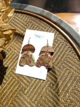 Load image into Gallery viewer, Fall Collection- Simple yarrow Garden Arch, walnut wood top