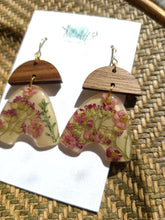 Load image into Gallery viewer, Fall Collection- Simple yarrow Garden Arch, walnut wood top