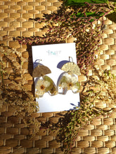 Load image into Gallery viewer, Fall Collection - White Blossom Garden Arch, Hammered brass