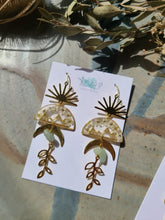 Load image into Gallery viewer, Mountain collection-SunMoon &leaf, small white Alyssum flowers, real pressed flower in resin, hammered brass