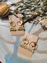 Load image into Gallery viewer, Mountain collection-Moon Glow, small white Alyssum flowers, real pressed flower in resin, hammered brass