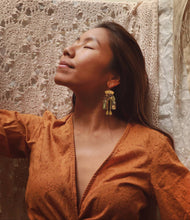 Load image into Gallery viewer, Spring translucent collection- botanical arch, real pressed flowers in resin