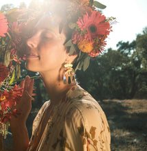Load image into Gallery viewer, Fall Collection- Blush Yarrow chandelier arch, pink mirror acetate with brass bezel