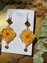 Load image into Gallery viewer, Flower Tile Collection- Vintage Glass Bead, marigold
