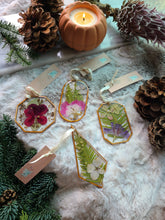 Load image into Gallery viewer, Holiday Ornament- geometric shapes with pressed flowers
