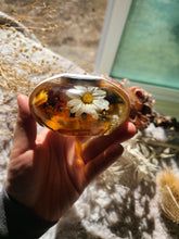 Load image into Gallery viewer, Tea ligh candle holder, orange slices, real dried flower in resin, organic pebbled shape
