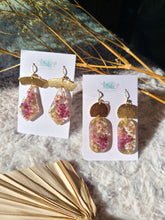 Load image into Gallery viewer, Pink yarrow earrings
