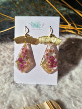 Load image into Gallery viewer, Pink yarrow earrings
