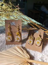 Load image into Gallery viewer, Little Daisy earrings
